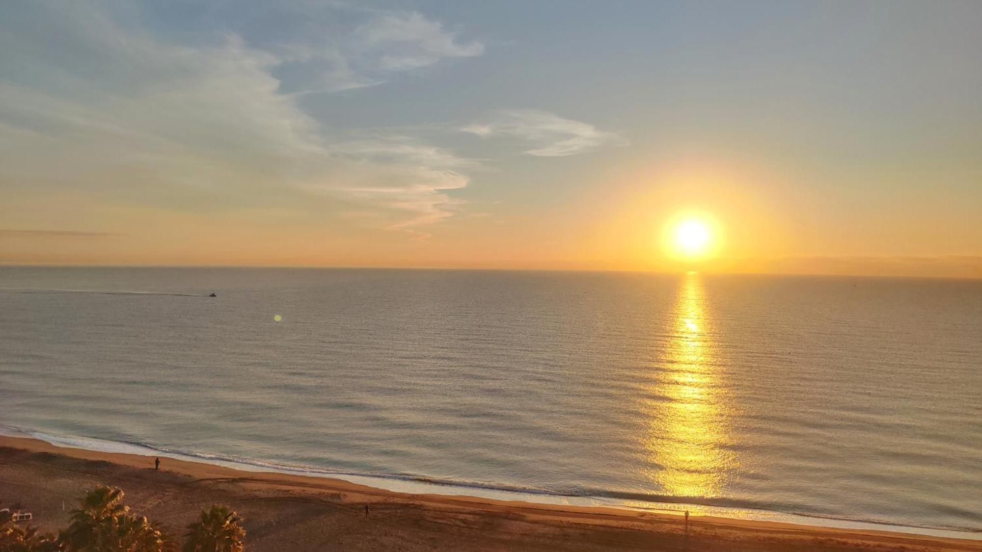 Beachfront -- New Luxury Apartment -- 1ª Linea Playa -- Fuengirola City Center -- Private Parking -- Panoramic Sea Views -- Exterior foto