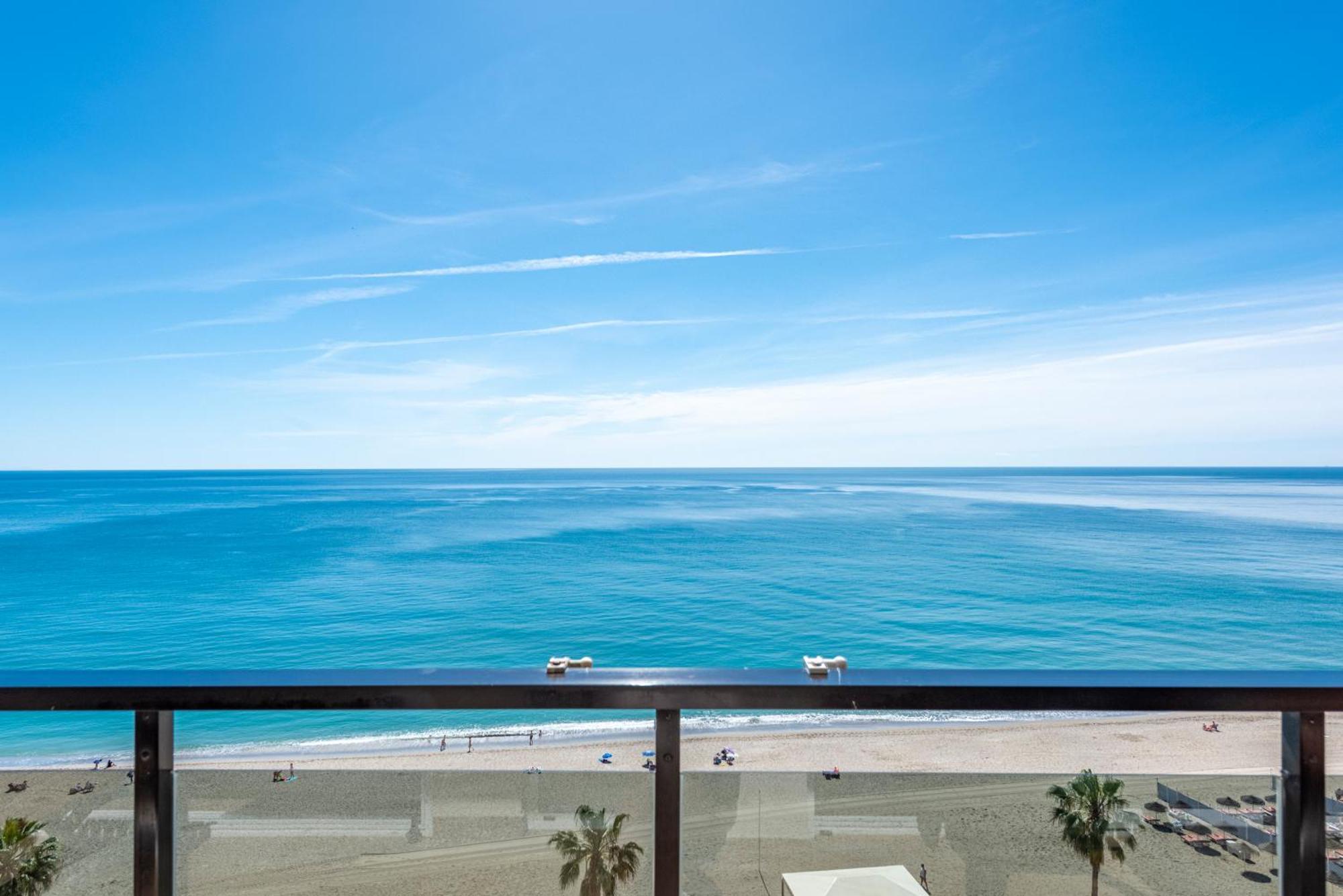 Beachfront -- New Luxury Apartment -- 1ª Linea Playa -- Fuengirola City Center -- Private Parking -- Panoramic Sea Views -- Exterior foto